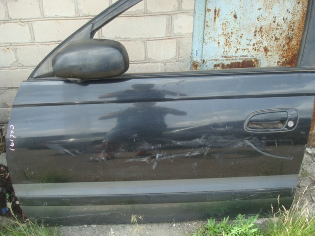 двері передні від Toyota Caldina (T190) 3