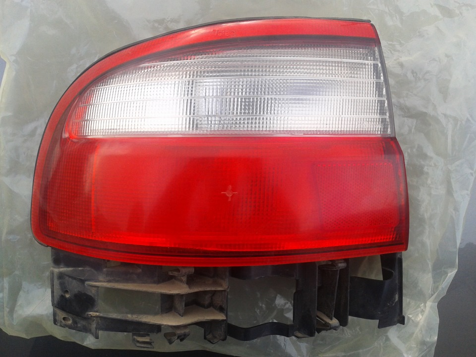 Куплю лівий ліхтар Toyota Carina E KOITO 1