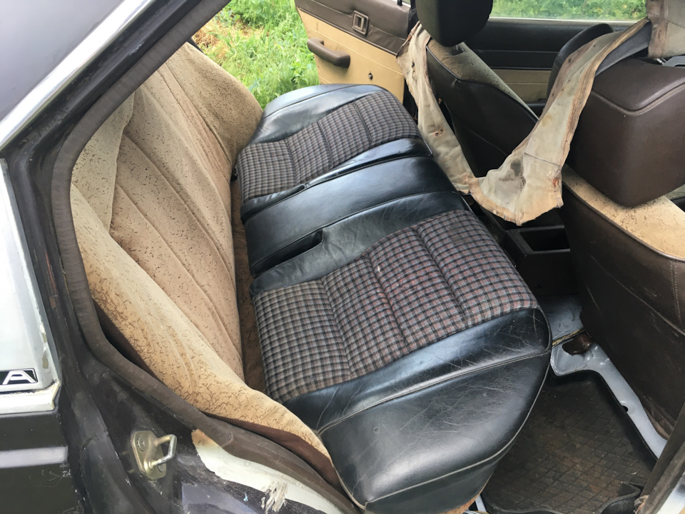 Запис 006. Задній Recaro-диван від Mercedes-Benz 190 (W201). 2