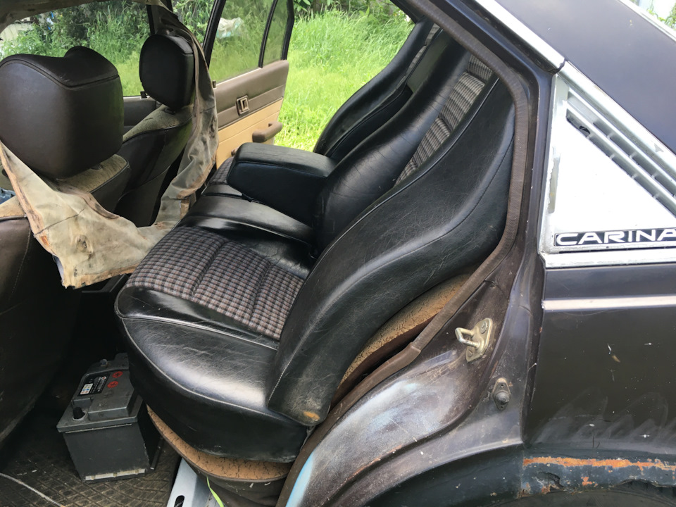 Запис 006. Задній Recaro-диван від Mercedes-Benz 190 (W201). 3