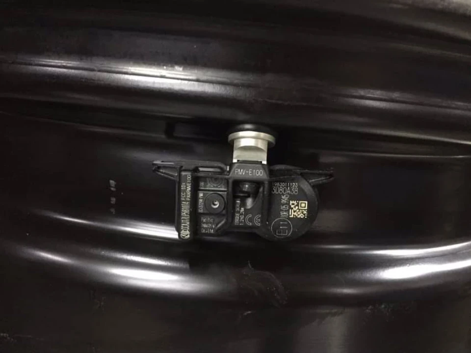 Сумнівна користь датчиків TPMS?