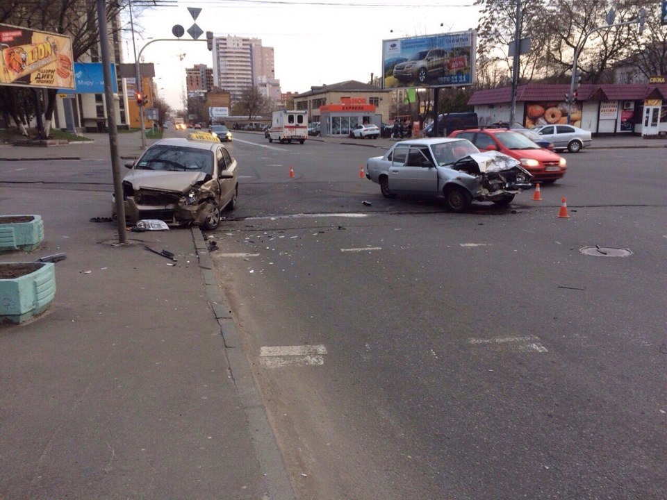 потрапив я в аварію. 2