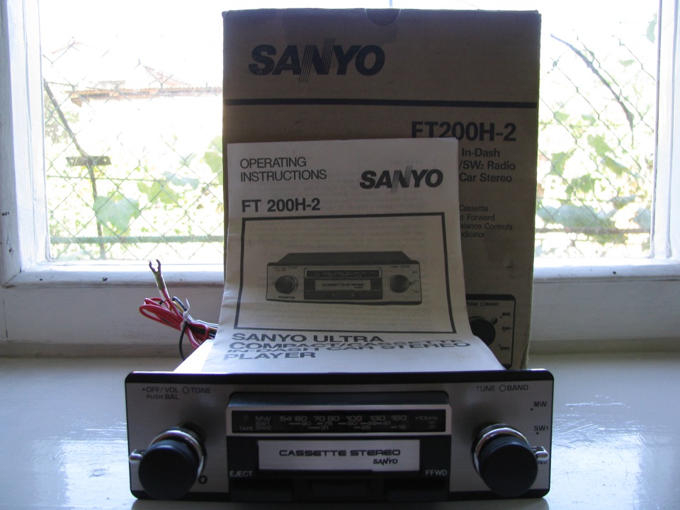 Вінтажна магнітола Sanyo 1