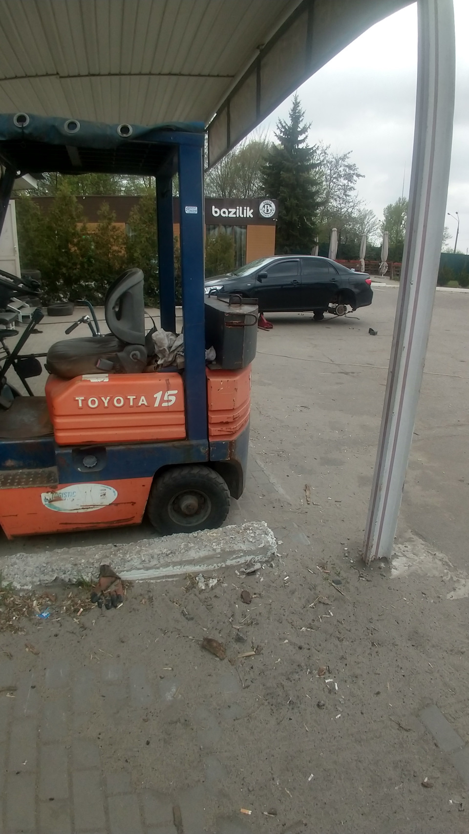 Перевзуття Тойоти на тлі Тойоти 1