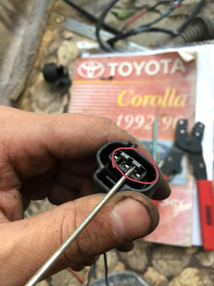 Ремонт контактів Toyota Corolla e-100 5