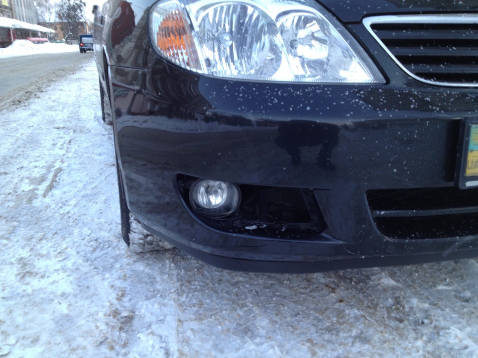 Підкрилок)передній)Corolla (120) 1