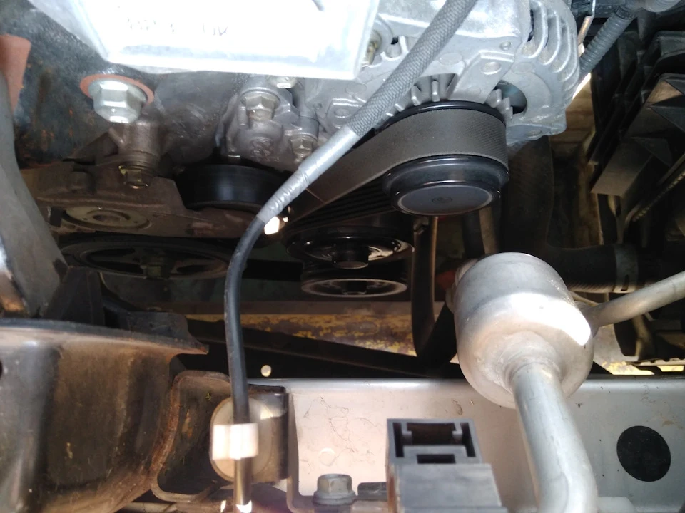 Заміна помпи (насоса охолодження) toyota corolla 1,33