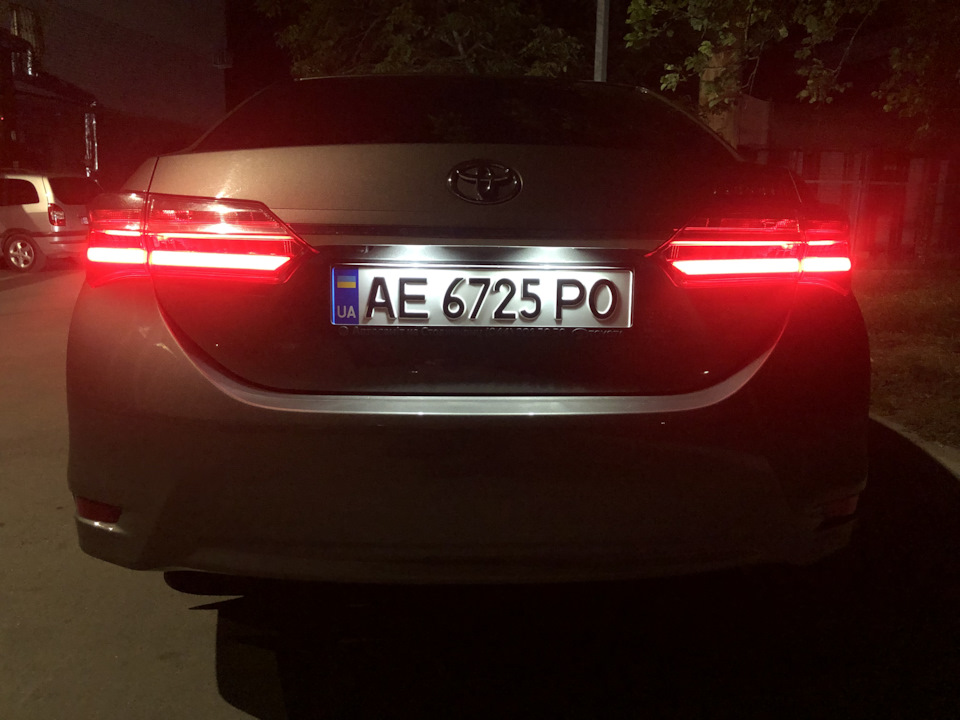 Освітлення салону та підсвічування номерного знака 2