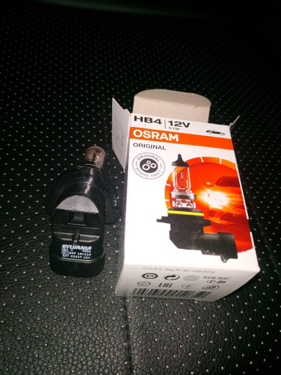 Заміна ламп ближнього світла Osram Original (Sylvania) HB4 1