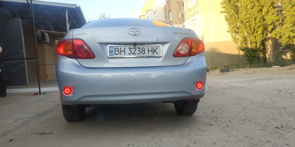 Ліхтарики з Алі в задньому бампері. 1