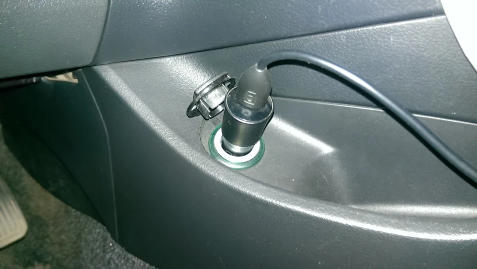 Додаткова розетка 12v