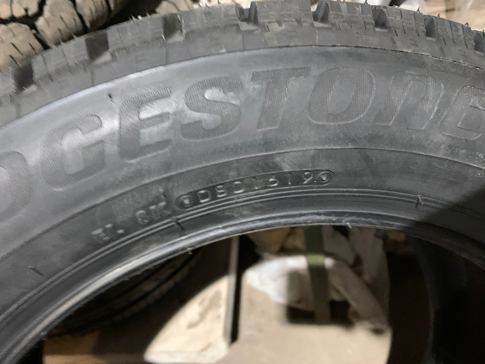 Bridgestone Blizzak Spike 02 2