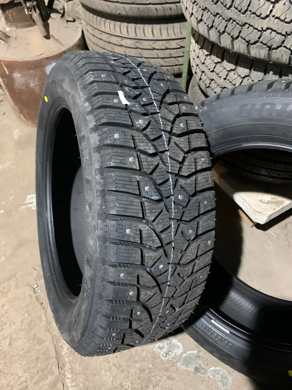Bridgestone Blizzak Spike 02
