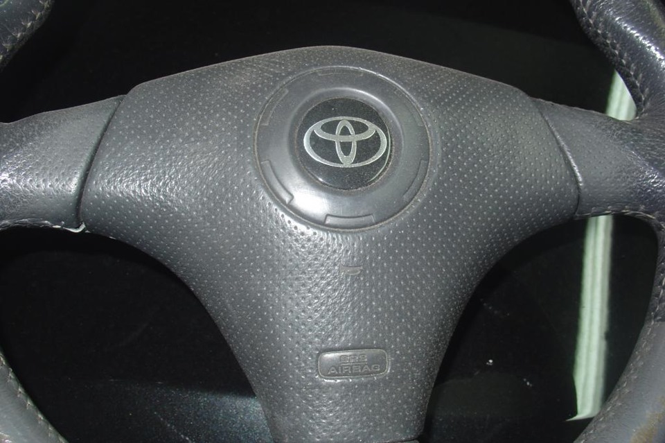 3-спицеве ​​спортивне кермо від Yaris TS, частина 1. 2