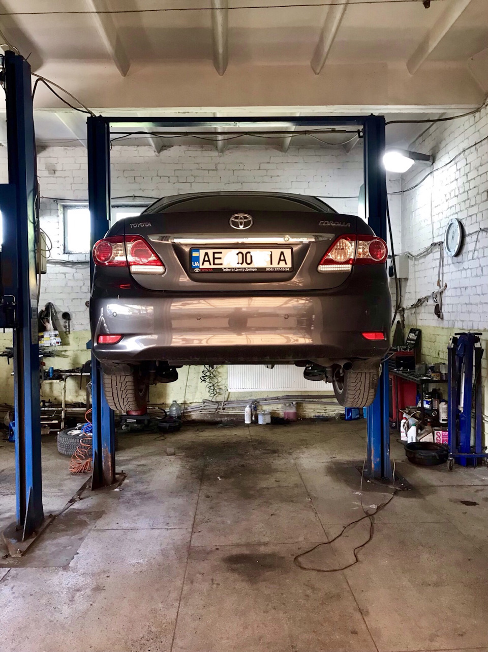 Заміна задніх гальмівних колодок Toyota 1