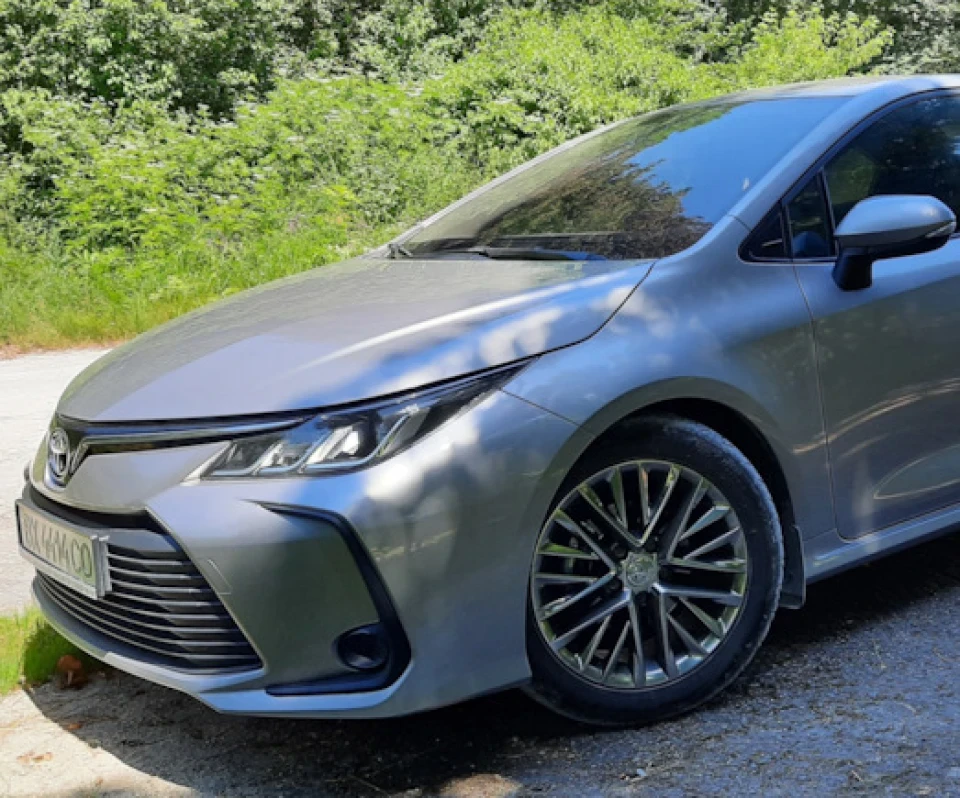 На яке авто ви б пересіли після COROLLA E210