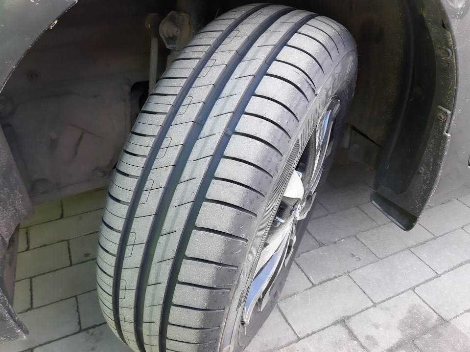 Нова літня гума Goodyear EfficientGrip Performance 4