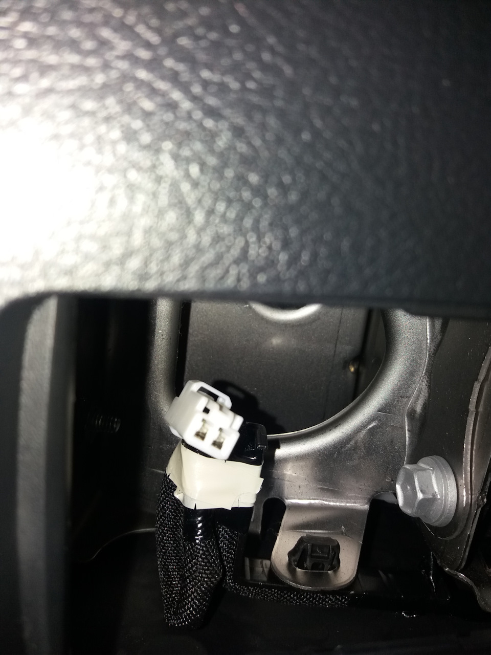 Розетка USB для заднього ряду пасажирів 1