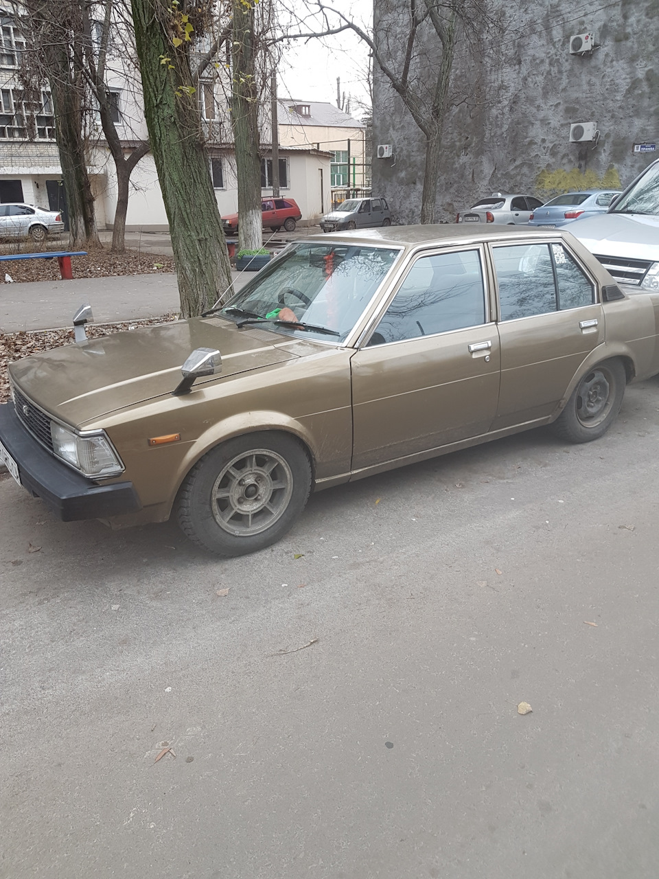 Про все і нема про що. 4
