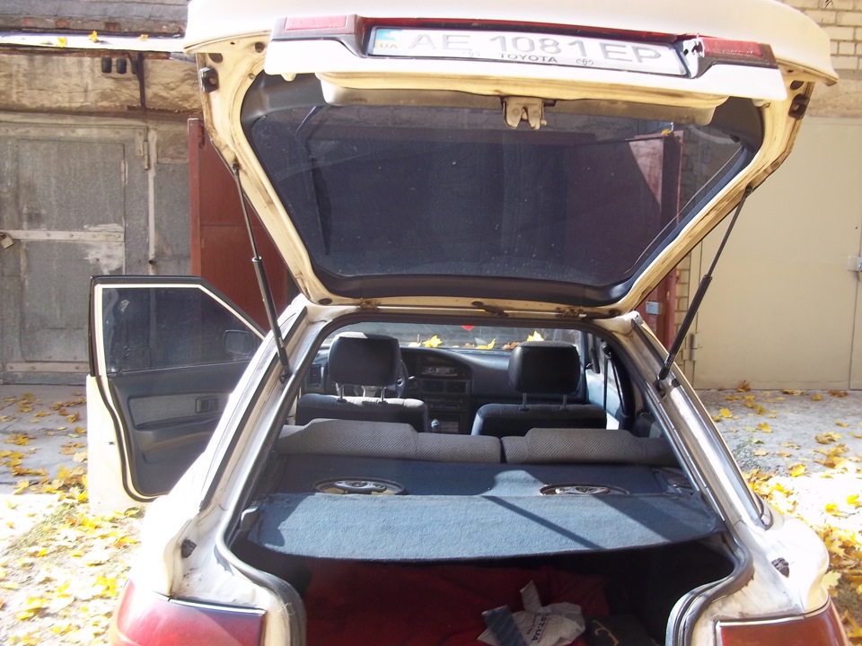 Амортизатори багажника - Corolla Liftback 4