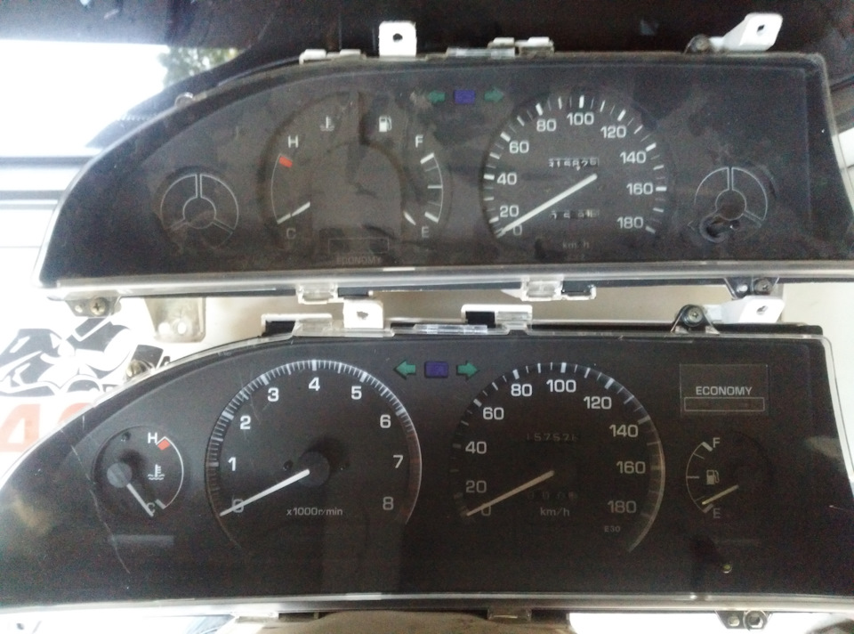 Встановлення панелі приладів з тахометром Corolla E90 5