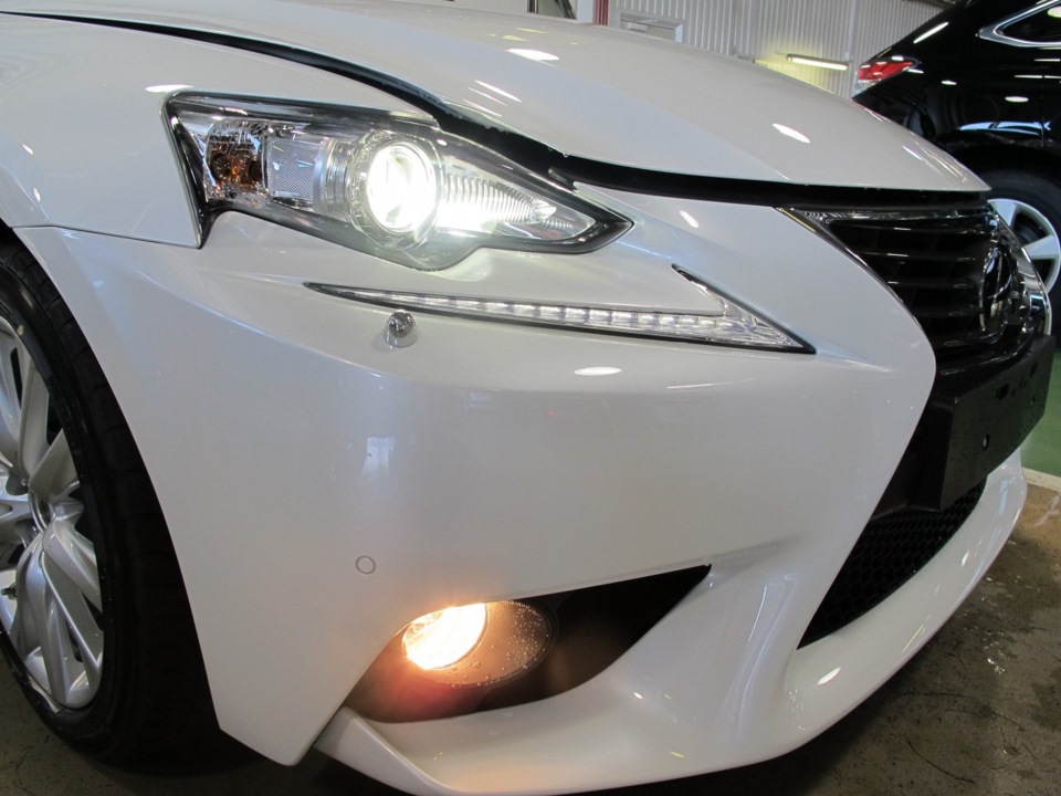 Швидколітнє знайомство з новим Lexus IS250 2