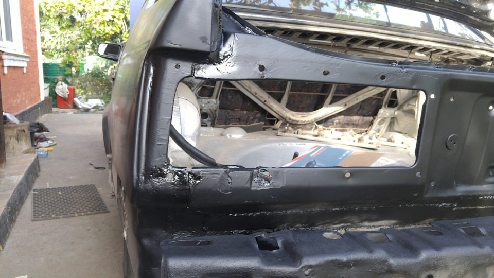 Зняв задню оптику. Виявив багато корозії. Також нові лампочки прийшли з алі. 2