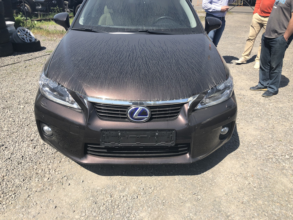 Lexus CT200h або поджопник 1