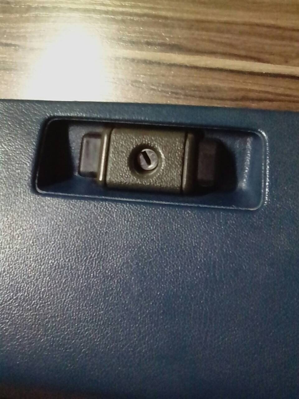 Кришка бардачка 5