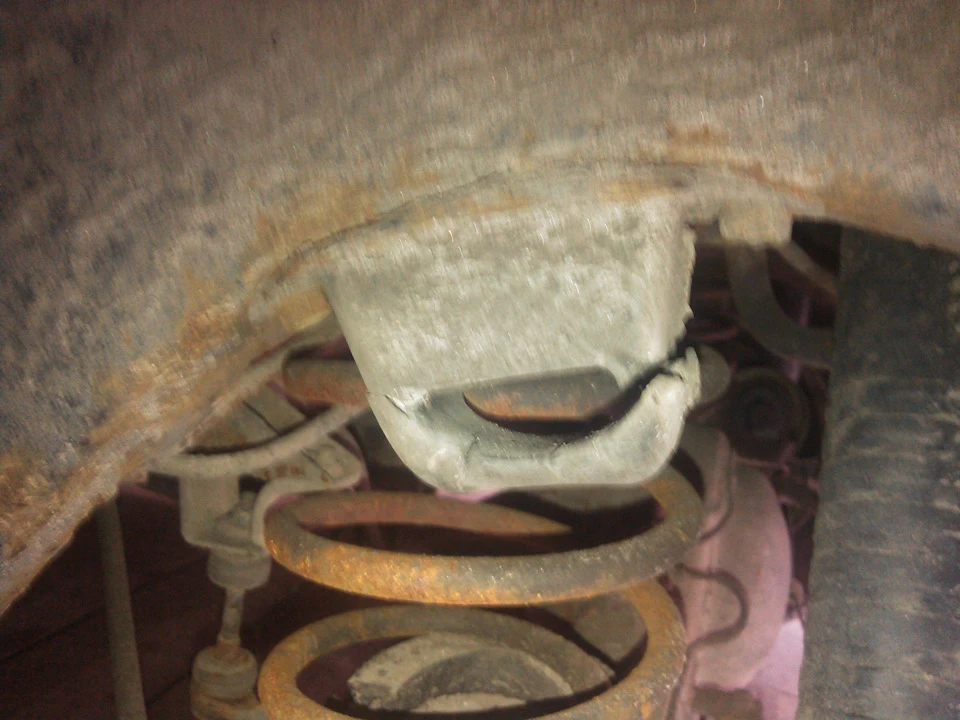 Задні відбійники мосту.