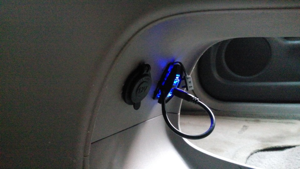 Додаткові розетки + реєстратор у USB. 2