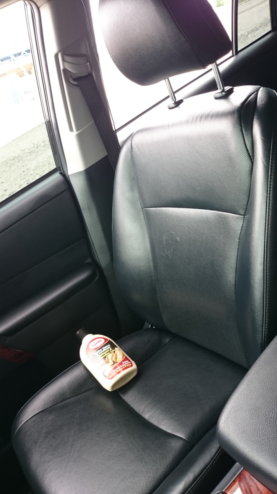 Чистимо шкіру або відгук про Turtle Wax Leather Cleaner and Conditioner 3