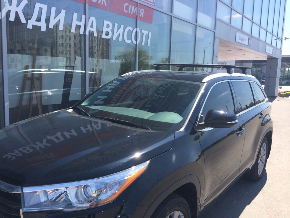 Встановлення поперечок Thule WingBar 969B 1
