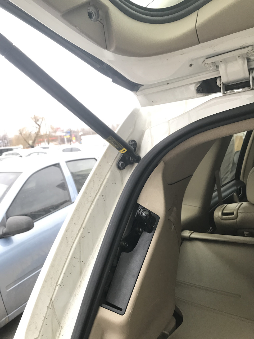 Зламався підйом багажника 1
