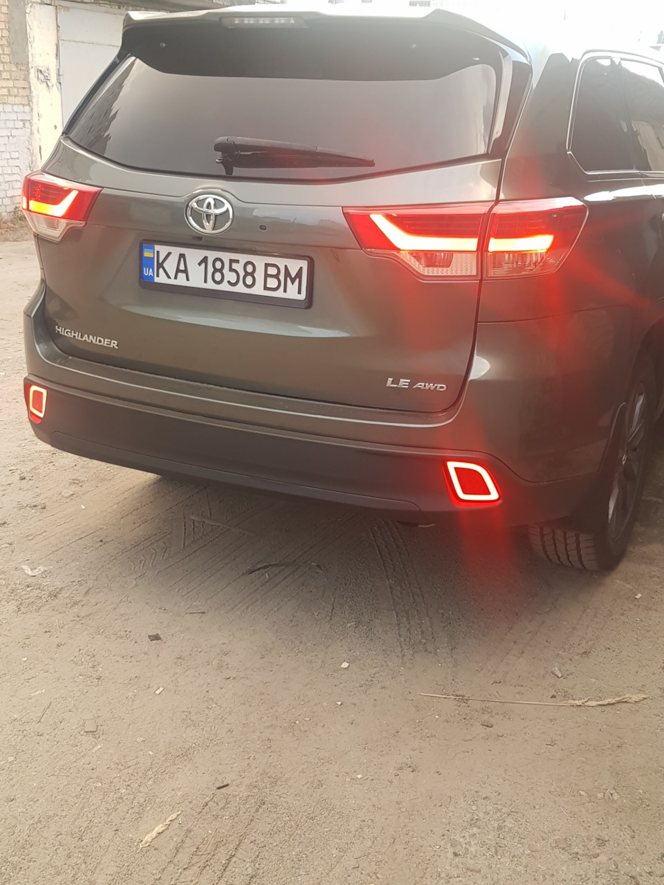 Встановлення та підключення стопи в бампер 3