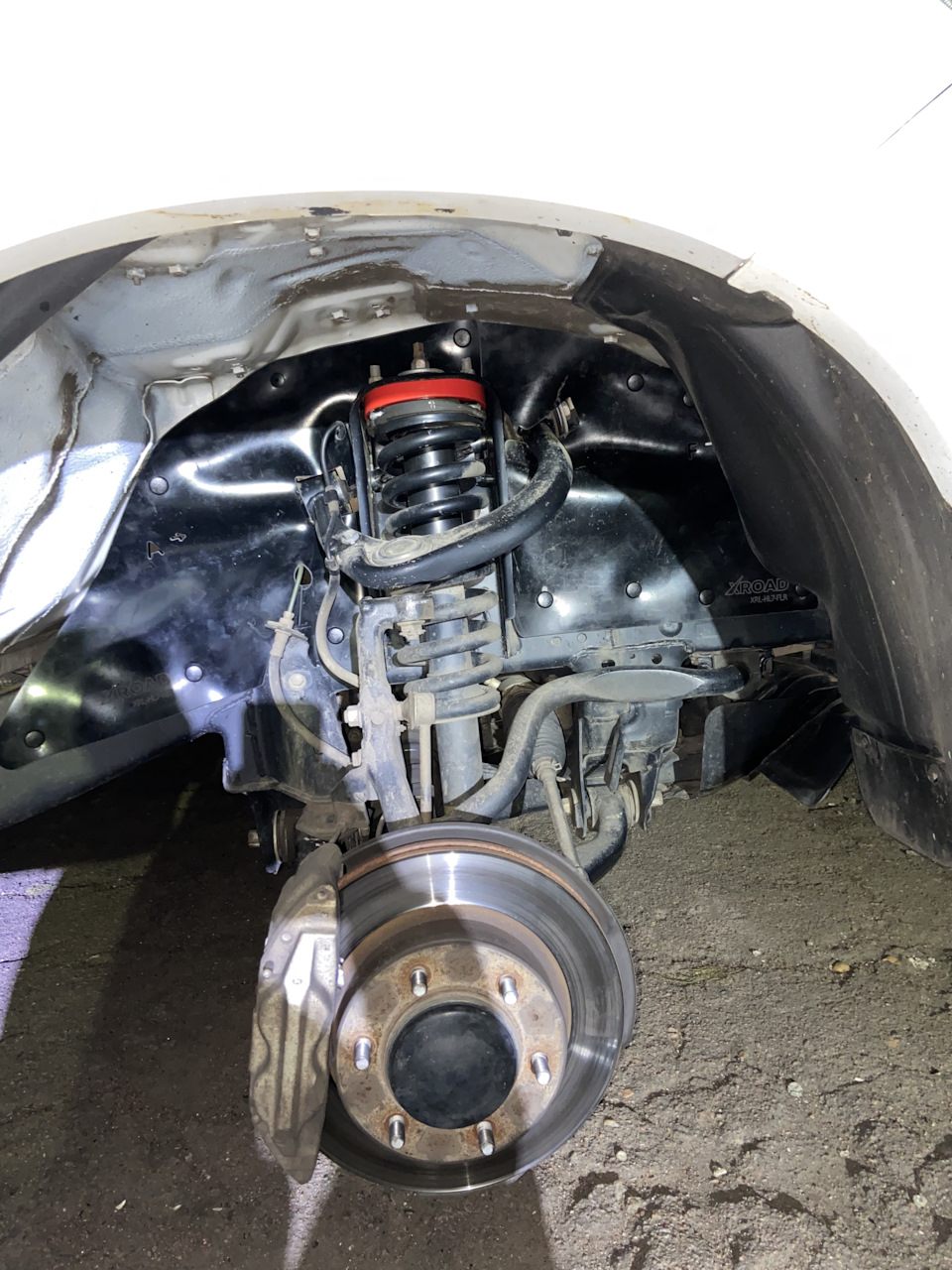 Бризковики моторного відсіку Hilux 3