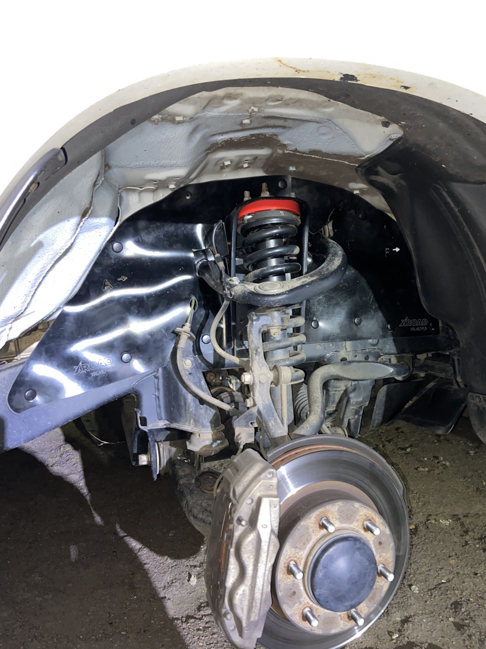 Бризковики моторного відсіку Hilux 2