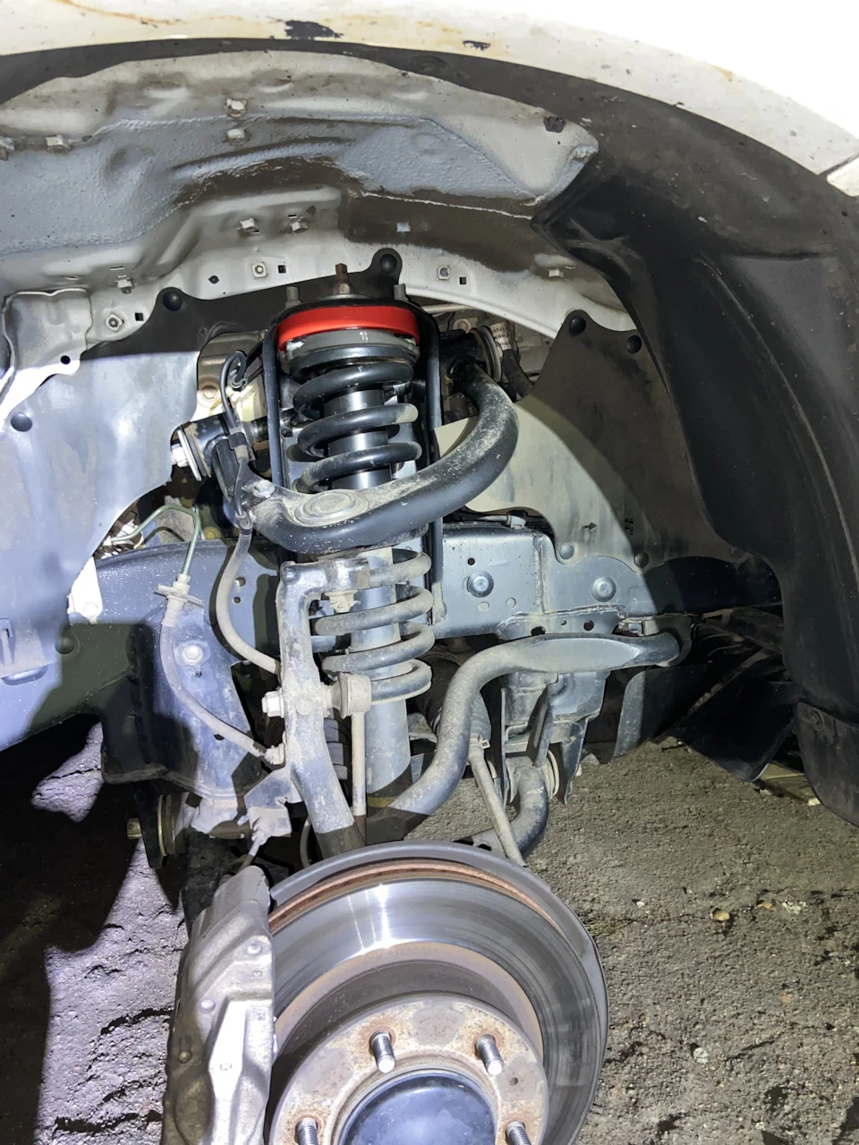 Бризковики моторного відсіку Hilux