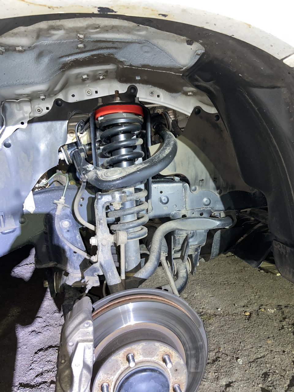 Бризковики моторного відсіку Hilux 1