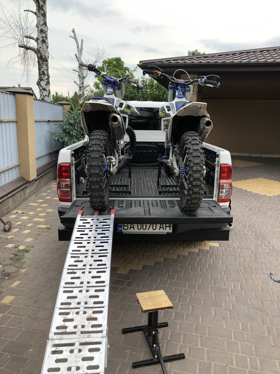 Перевезення мото Hilux 3