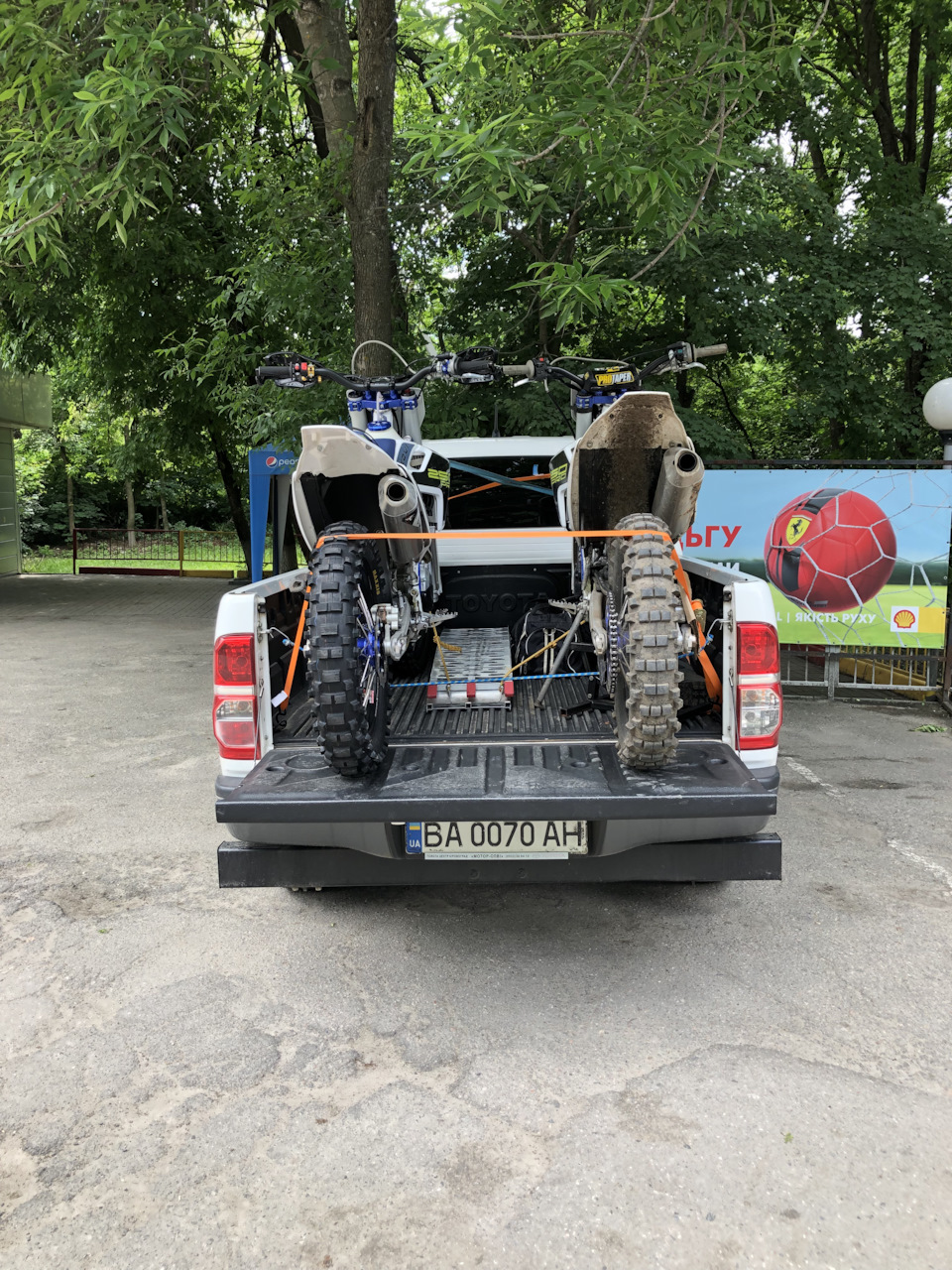 Перевезення мото Hilux 2