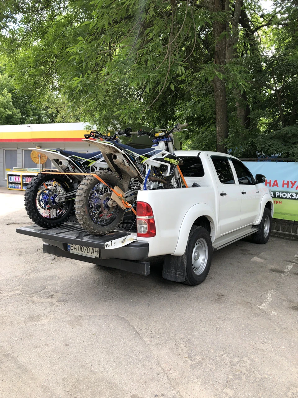 Перевезення мото Hilux