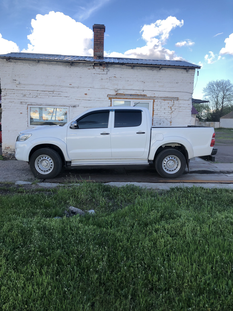 Проставки під ресори Hilux 5