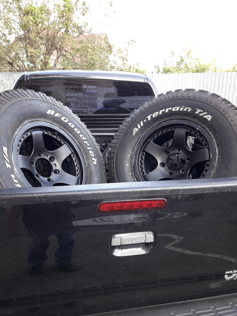 33 дюймів на Hilux. 2