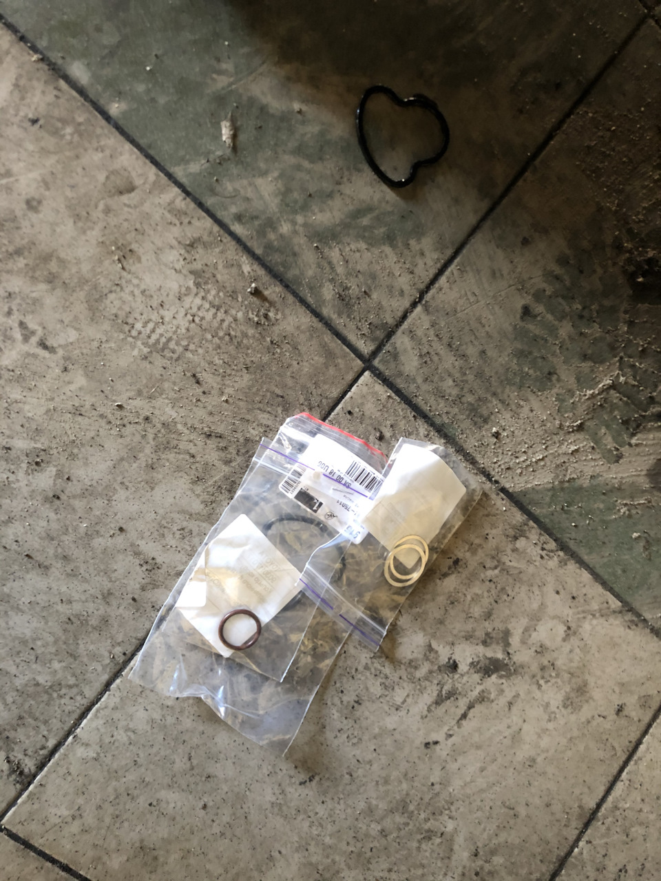 GASKET, OIL FILTER BRACKET 4