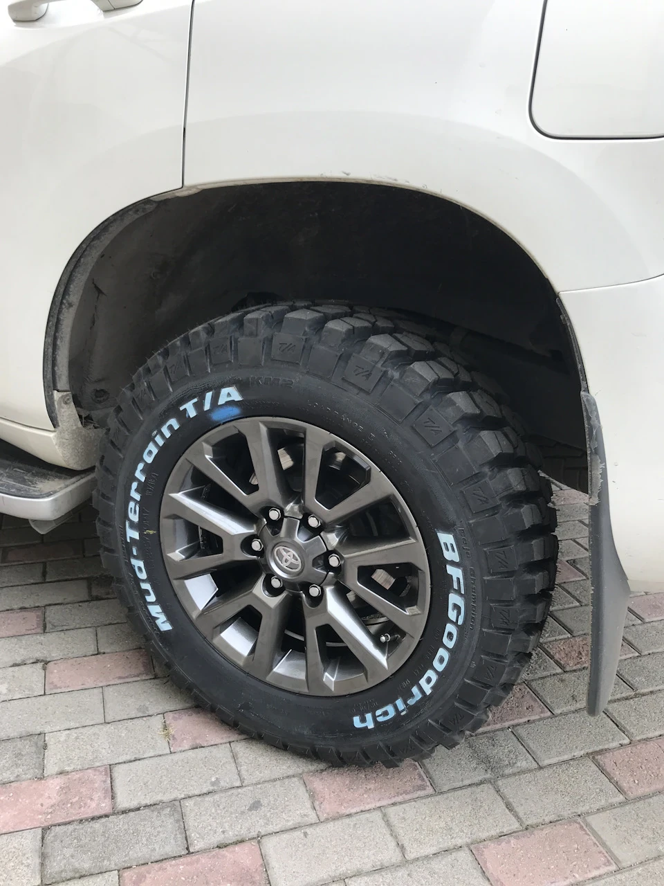 BF Goodrich Mud Terrain T/A KM2