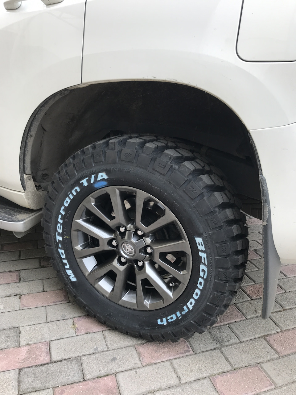 BF Goodrich Mud Terrain T/A KM2 1