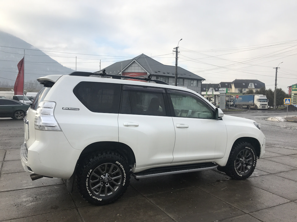 BF Goodrich Mud Terrain T/A KM2 3