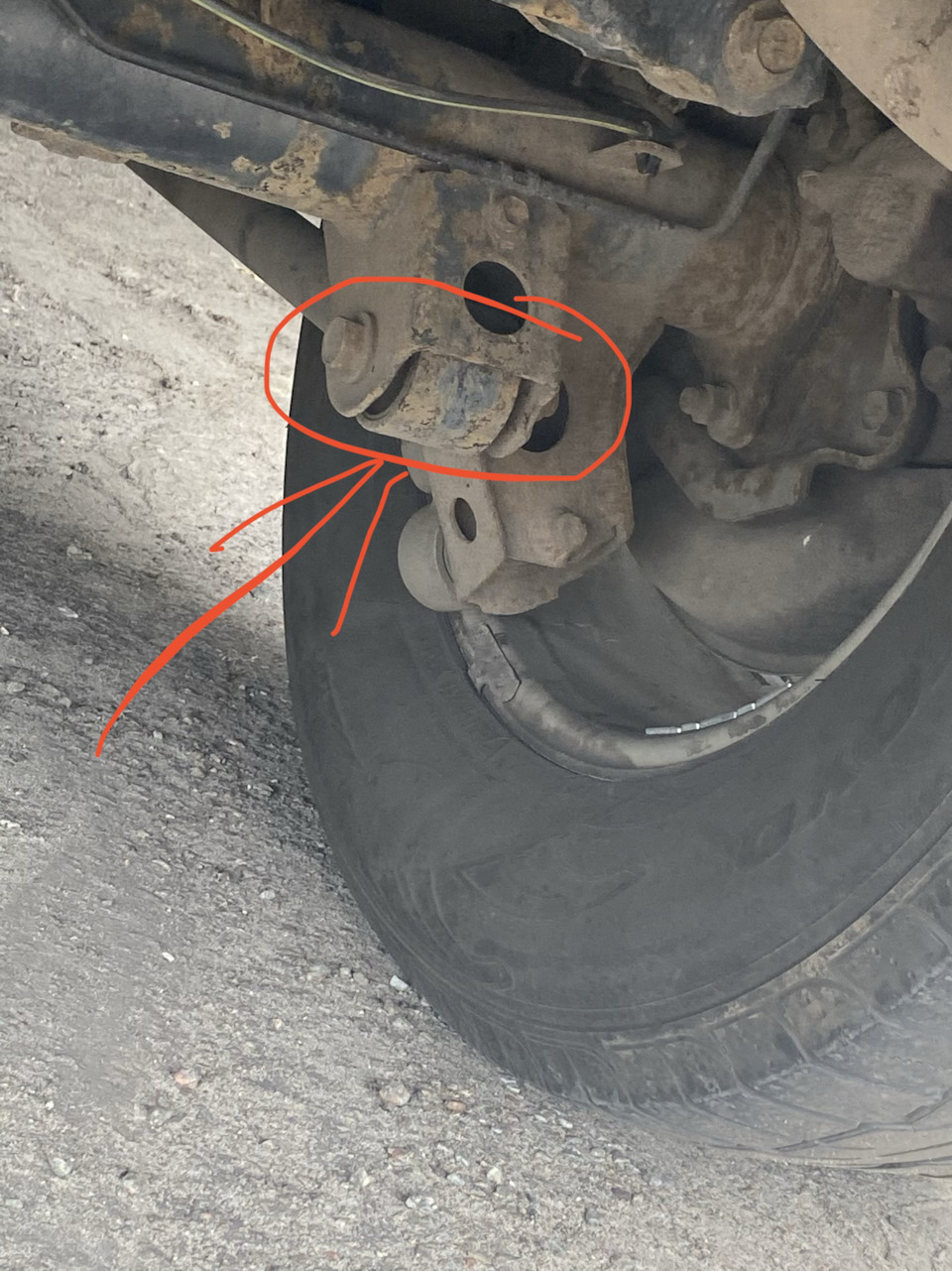 Задній сайлентблок поздовжньої тяги 1