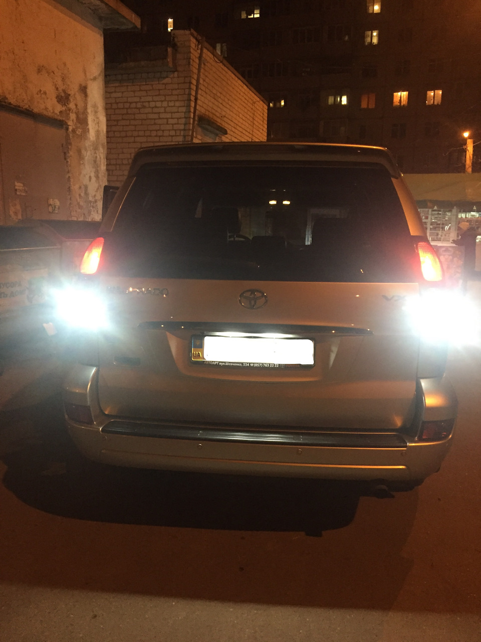Заміна ламп заднього ходу та підсвічування номера 1